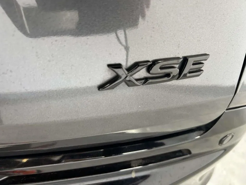 2025 Toyota Sienna XSE thumbnail 11