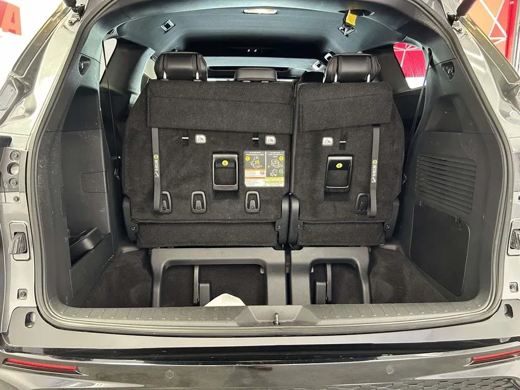 2025 Toyota Sienna XSE thumbnail 12