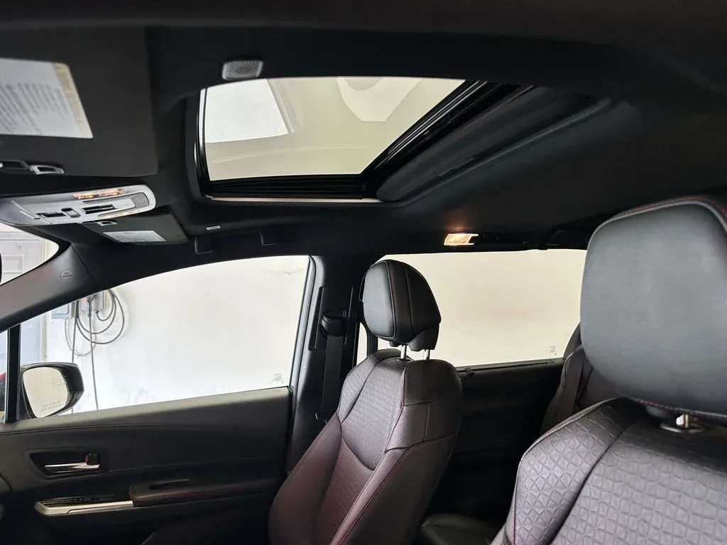 2025 Toyota Sienna XSE thumbnail 14