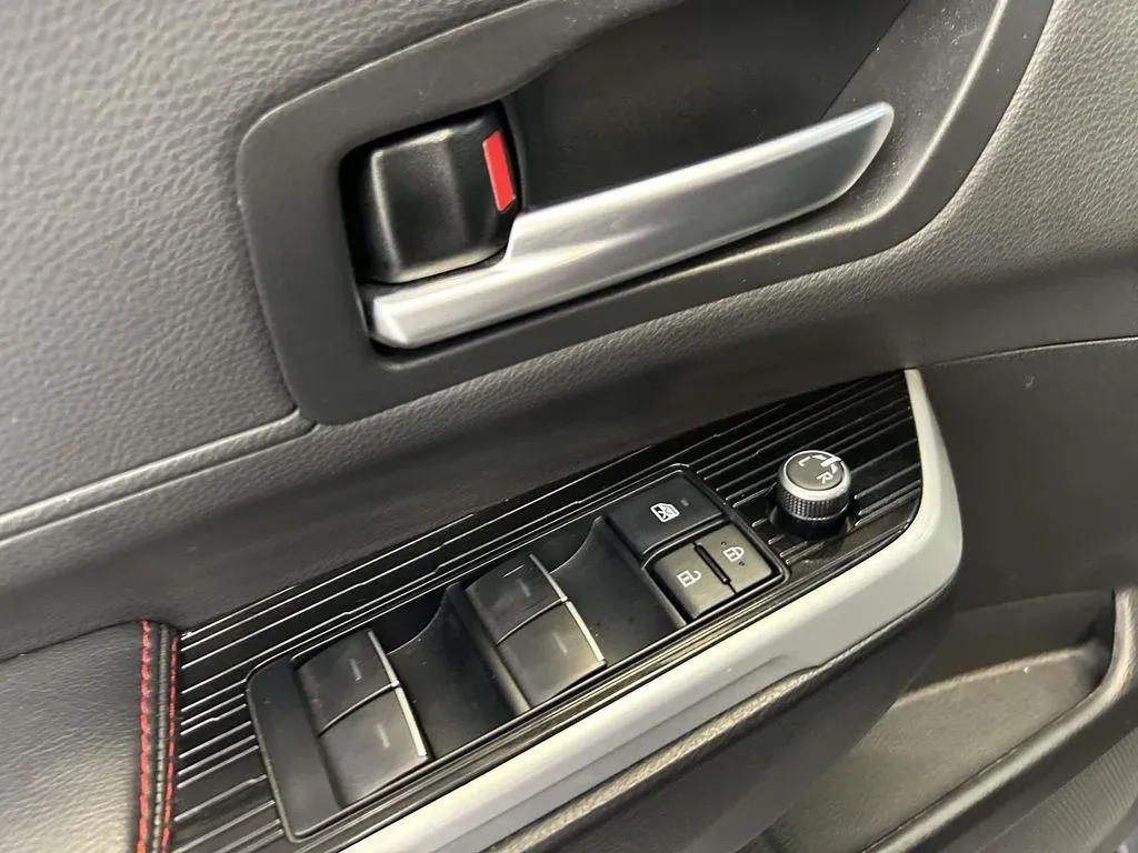 2025 Toyota Sienna XSE thumbnail 19
