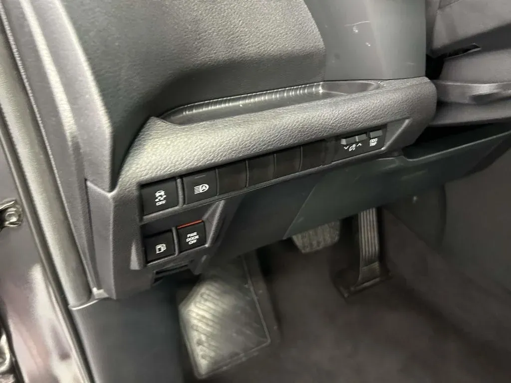 2025 Toyota Sienna XSE thumbnail 20