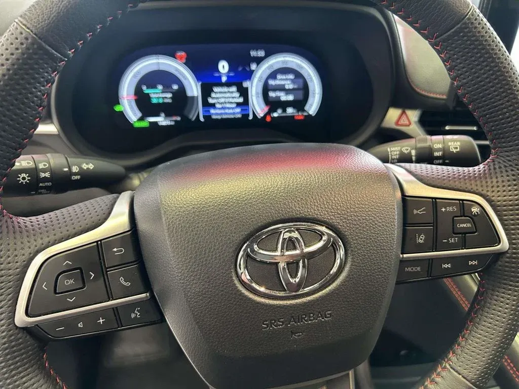 2025 Toyota Sienna XSE thumbnail 21
