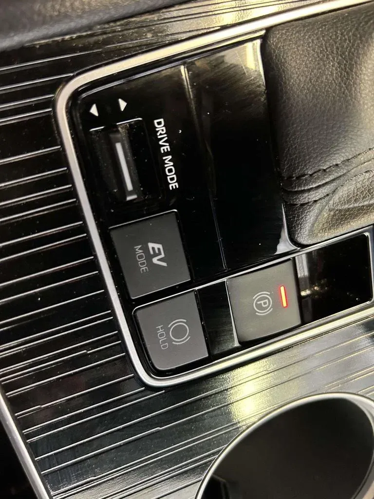 2025 Toyota Sienna XSE thumbnail 25