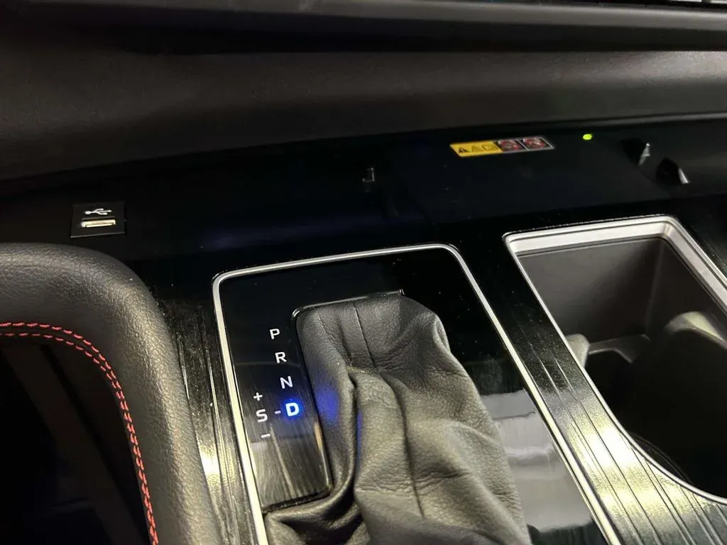 2025 Toyota Sienna XSE thumbnail 26