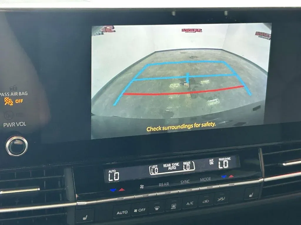2025 Toyota Sienna XSE thumbnail 29