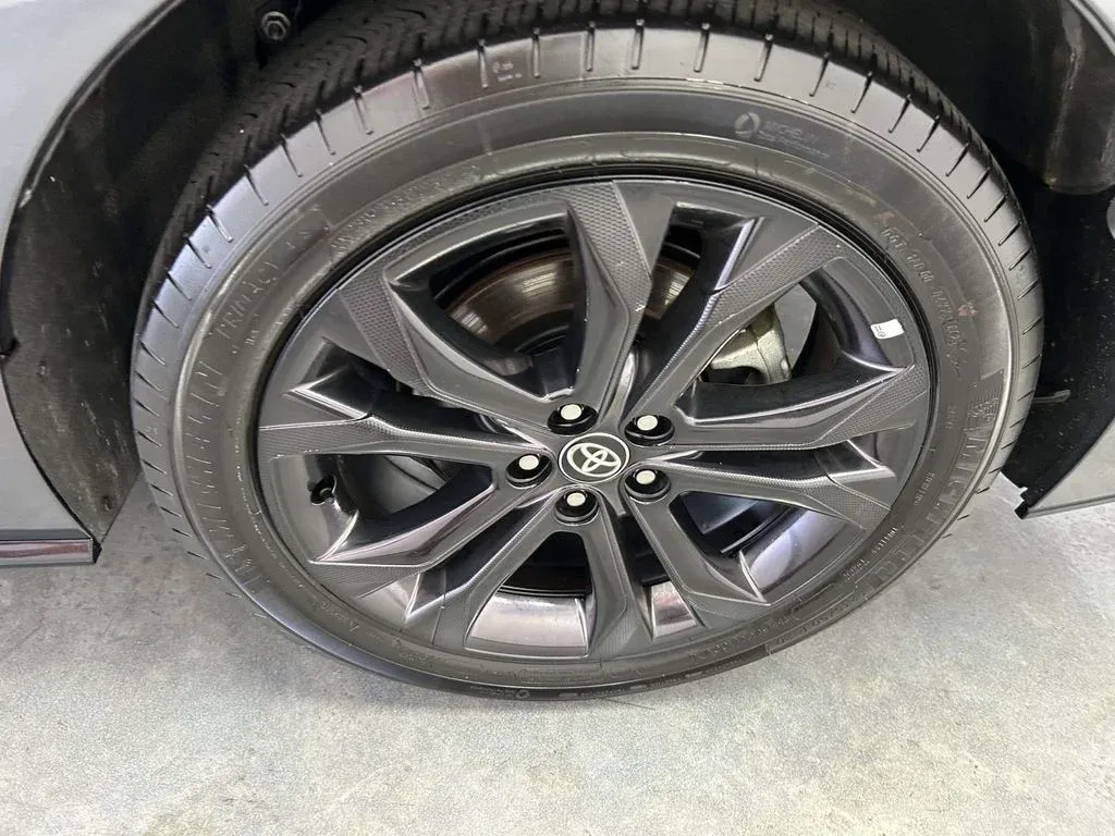 2025 Toyota Sienna XSE thumbnail 9