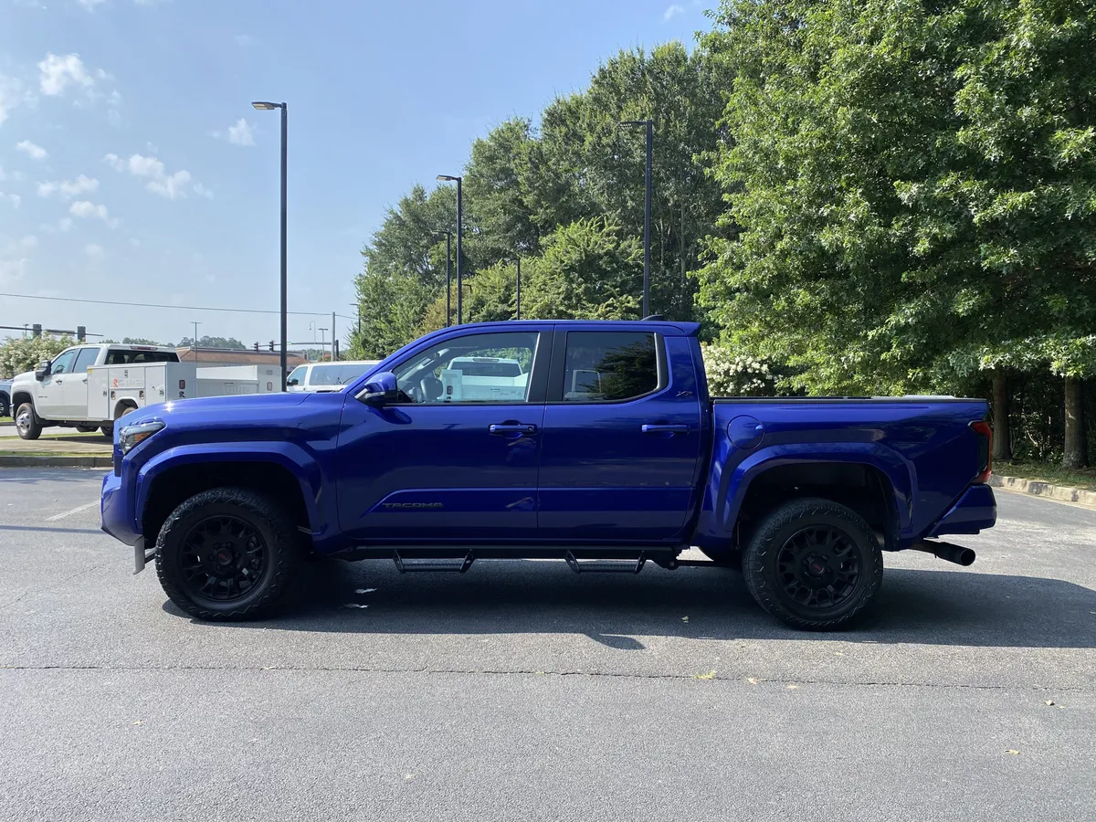 2025 Toyota Tacoma 2WD SR5 thumbnail 5