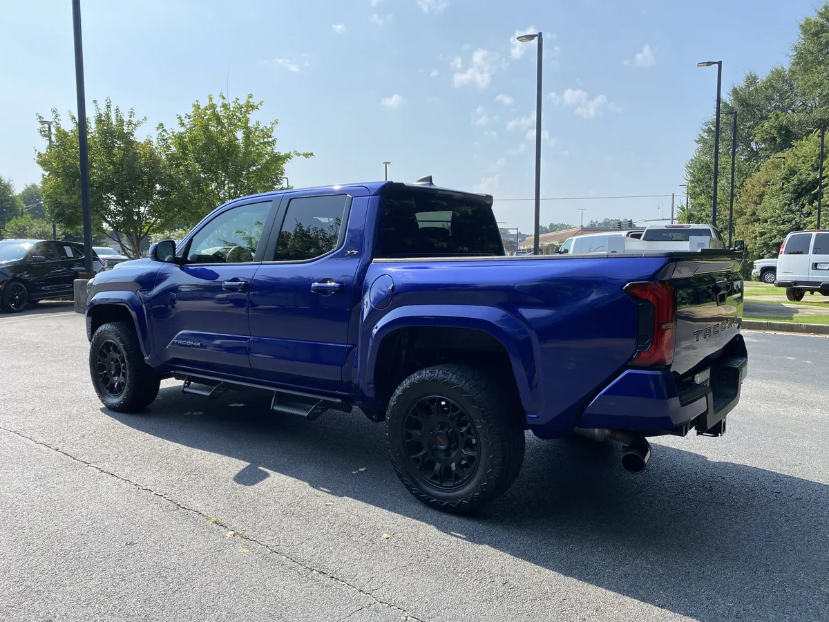 2025 Toyota Tacoma 2WD SR5 thumbnail 6