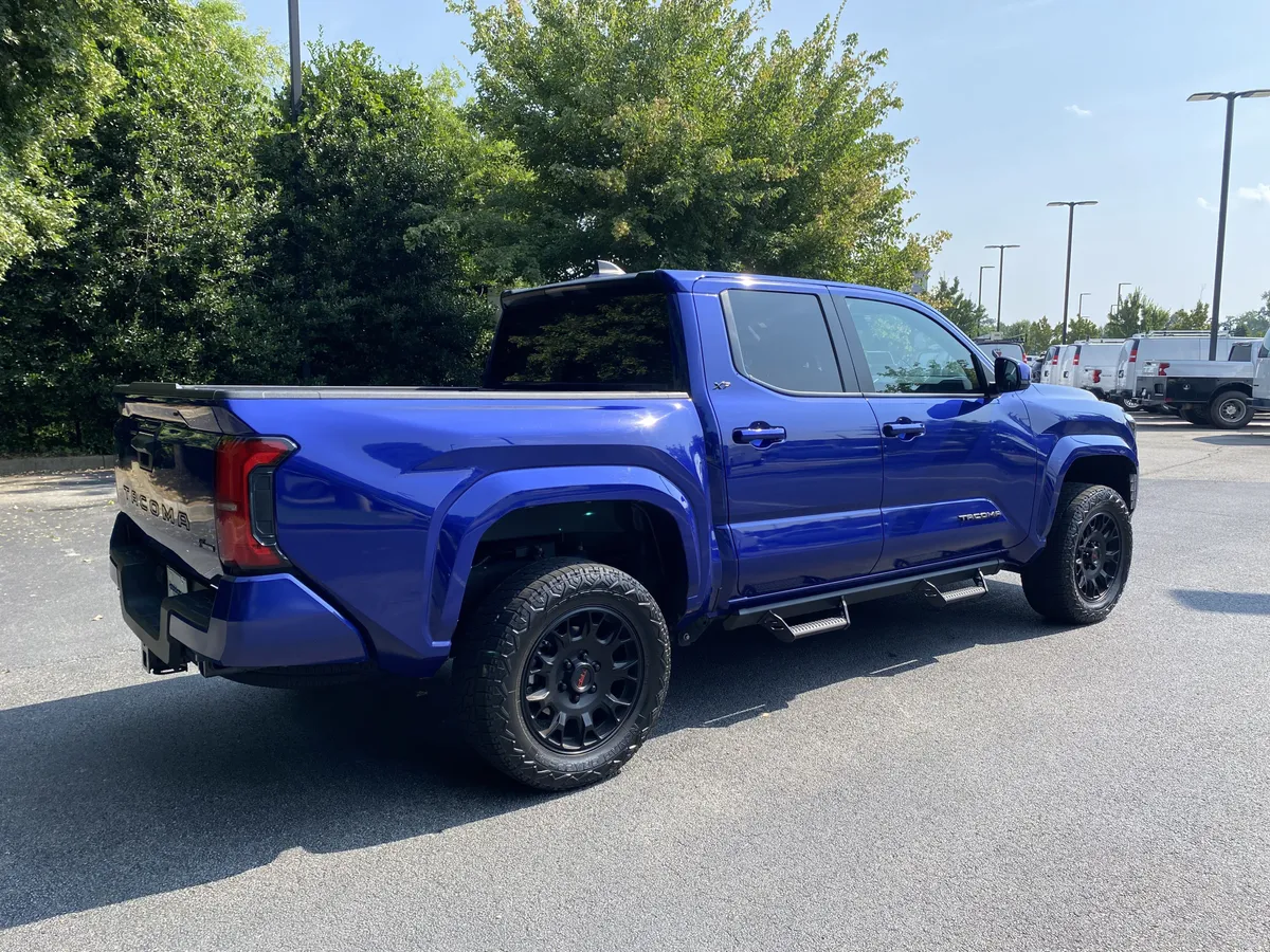 2025 Toyota Tacoma 2WD SR5 thumbnail 8