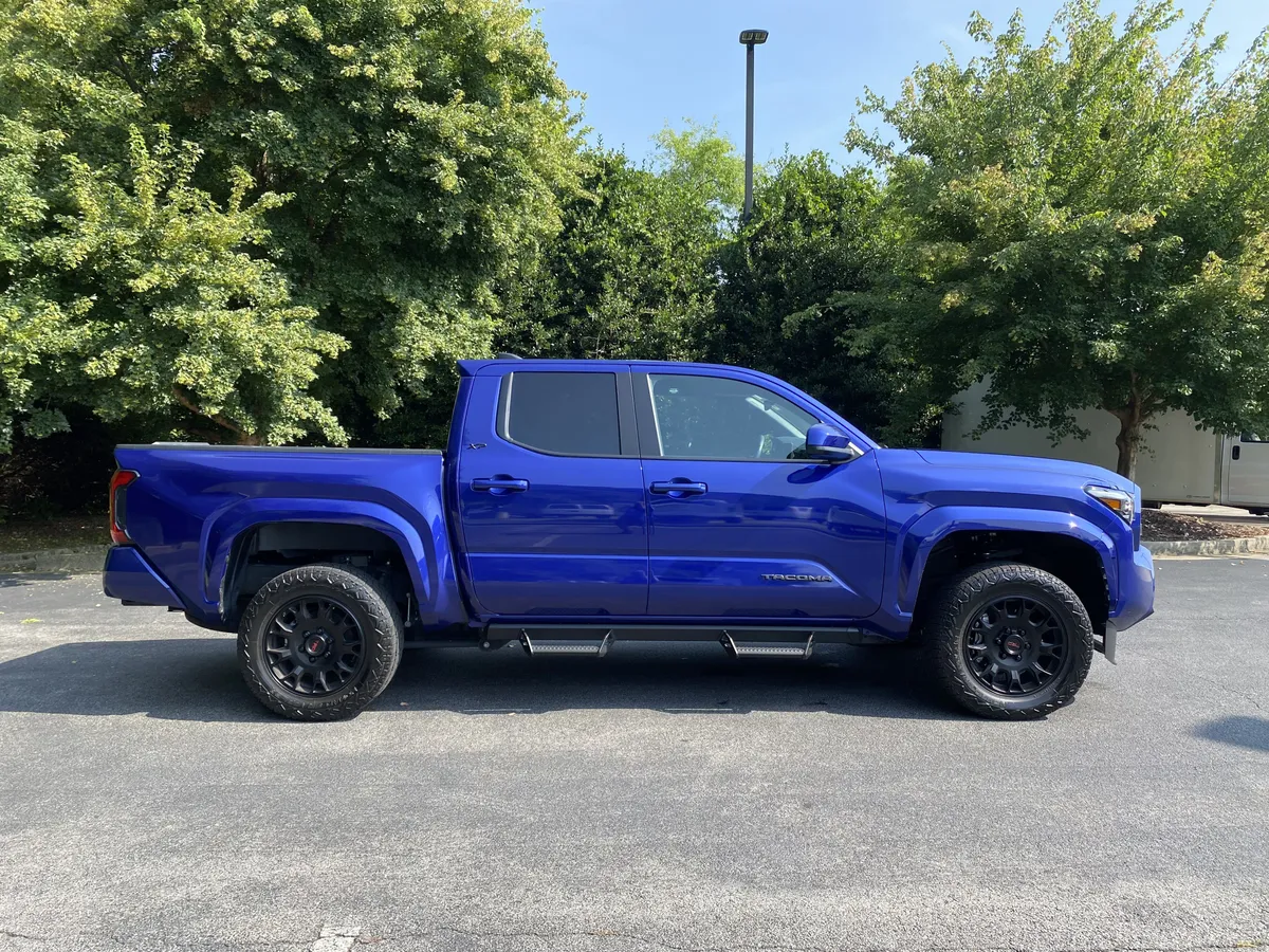 2025 Toyota Tacoma 2WD SR5 thumbnail 9