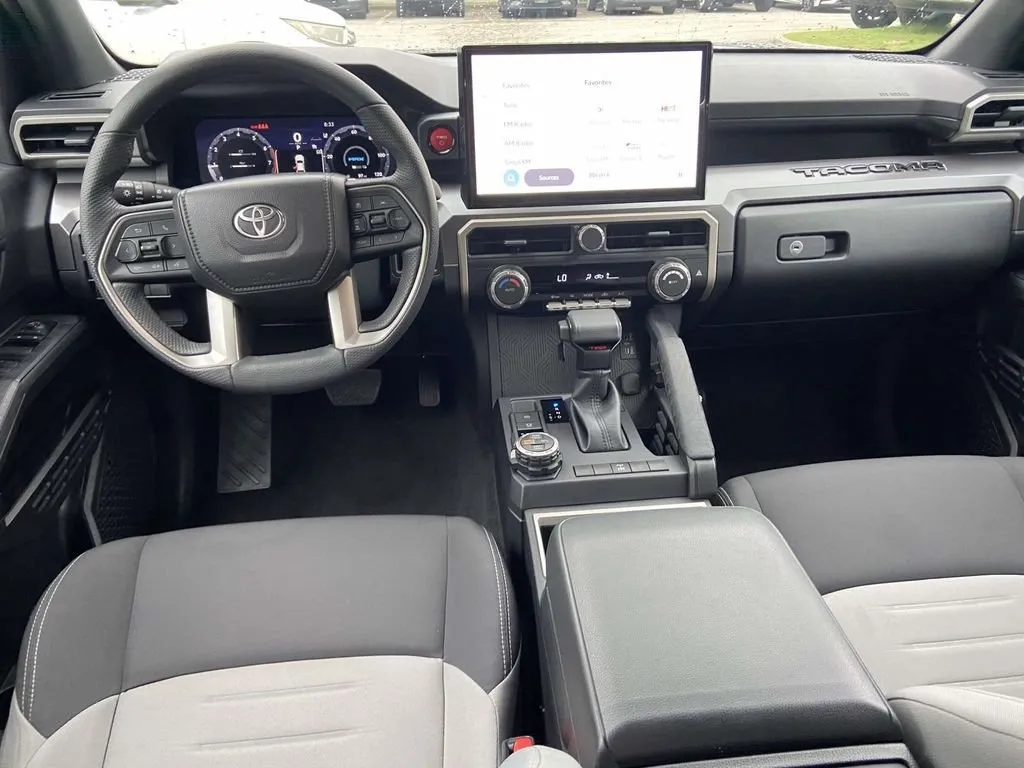 2025 Toyota Tacoma Hybrid TRD Off Road thumbnail 11
