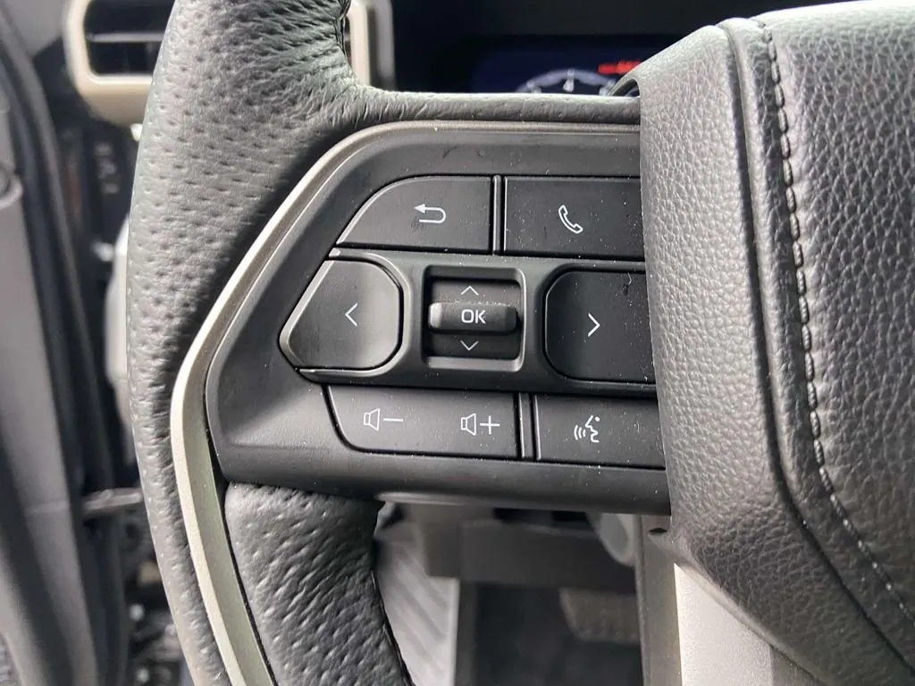 2025 Toyota Tacoma Hybrid TRD Off Road thumbnail 32