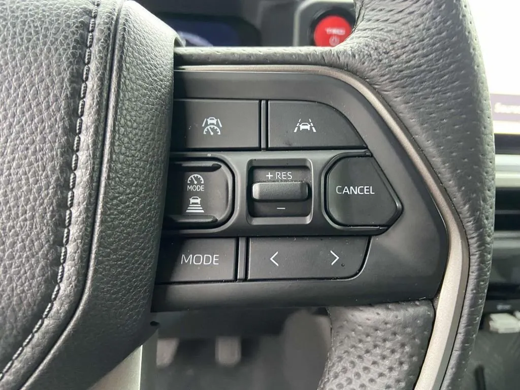 2025 Toyota Tacoma Hybrid TRD Off Road thumbnail 33