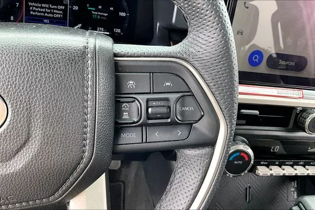 2025 Toyota Tacoma Hybrid TRD Off Road thumbnail 11