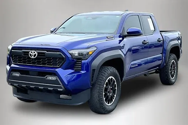2025 Toyota Tacoma Hybrid TRD Off Road thumbnail 2