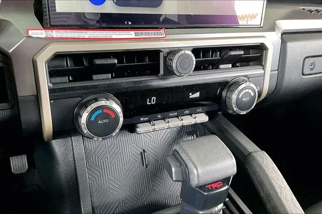2025 Toyota Tacoma Hybrid TRD Off Road thumbnail 23