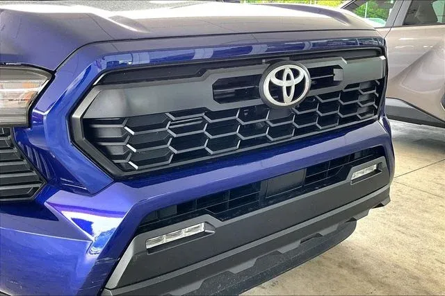 2025 Toyota Tacoma Hybrid TRD Off Road thumbnail 27