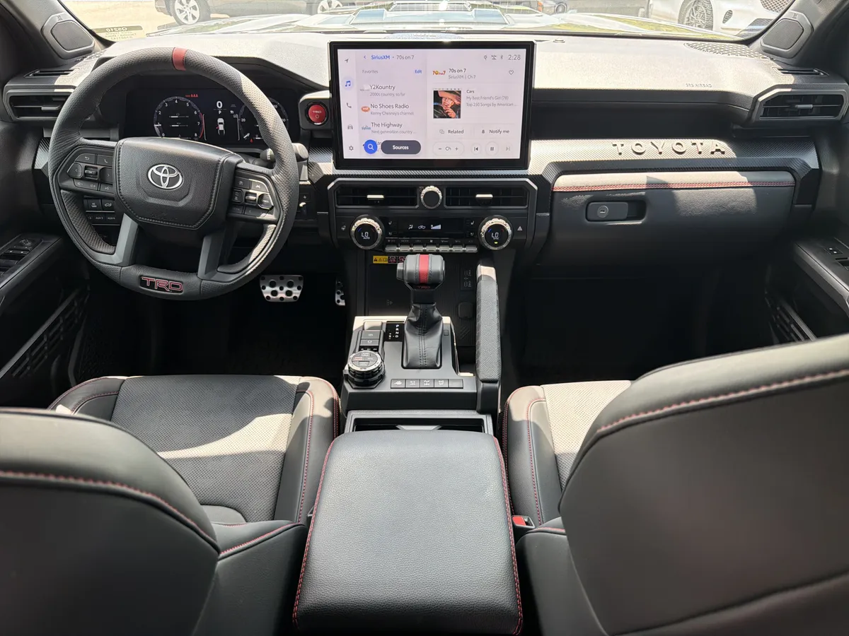 2025 Toyota Tacoma i-FORCE MAX TRD Pro Hybrid thumbnail 4