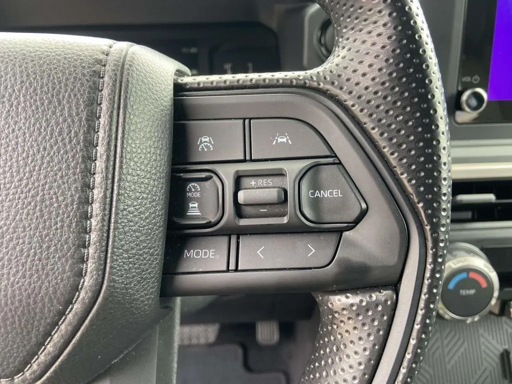 2025 Toyota Tacoma SR thumbnail 30