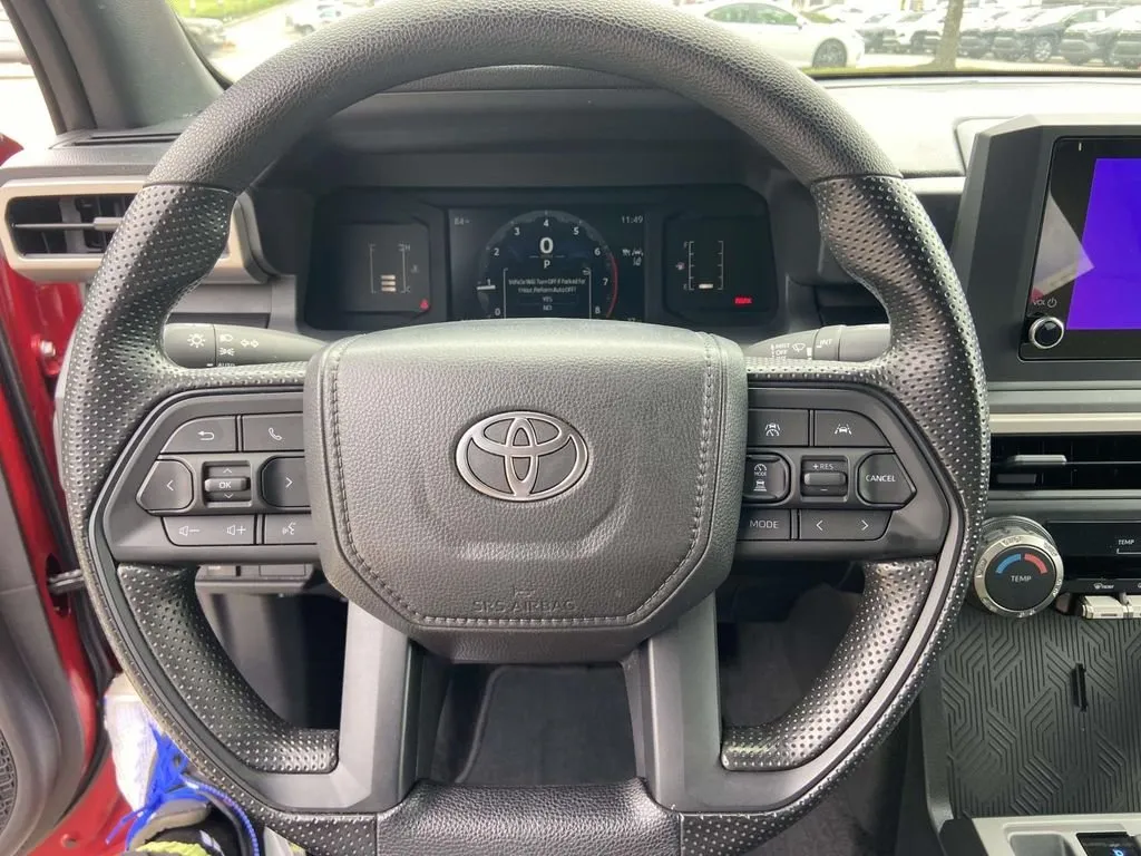 2025 Toyota Tacoma SR thumbnail 31