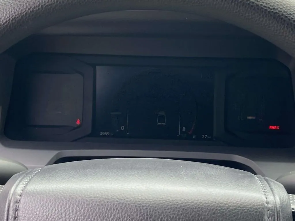 2025 Toyota Tacoma SR thumbnail 32