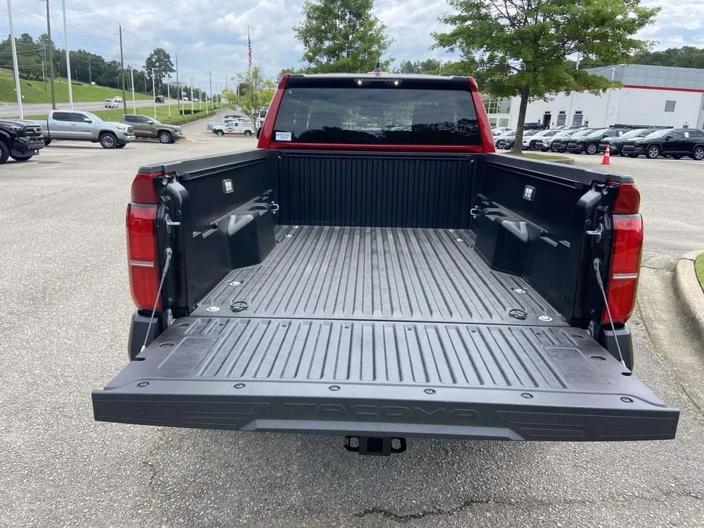 2025 Toyota Tacoma SR thumbnail 8