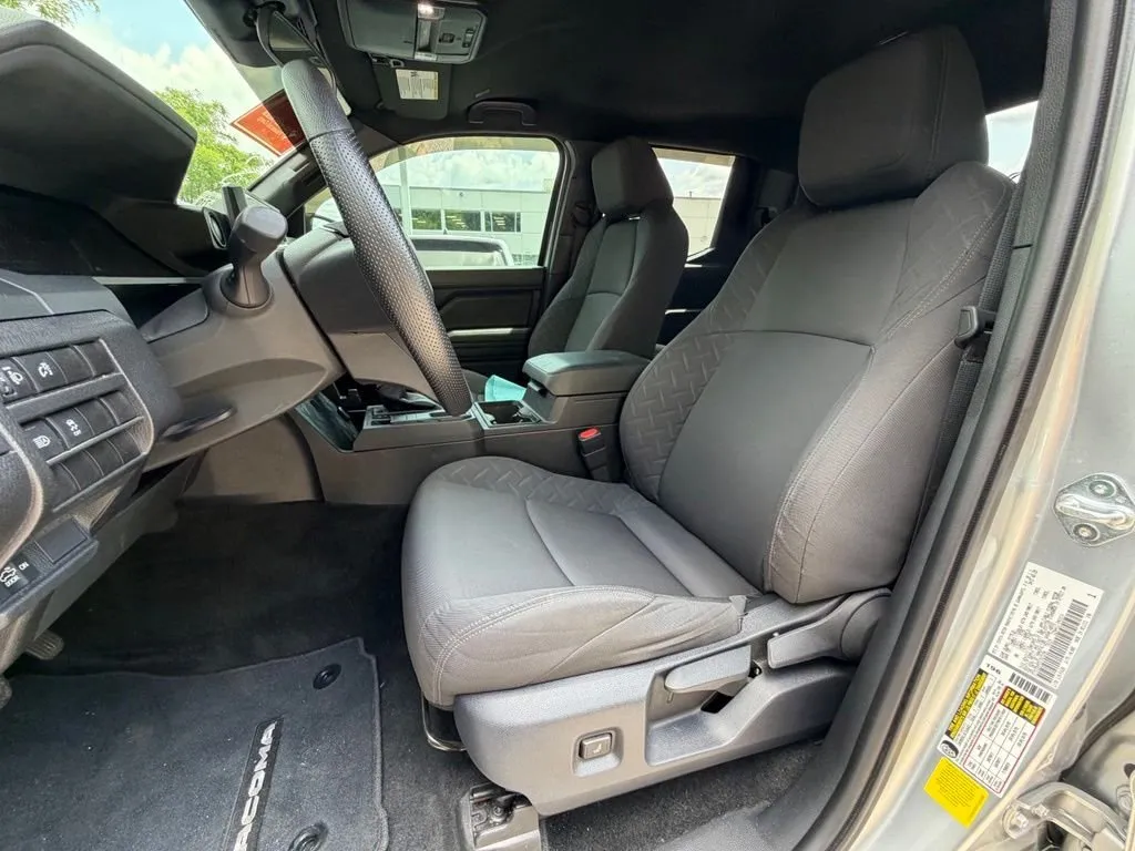 2025 Toyota Tacoma SR thumbnail 6