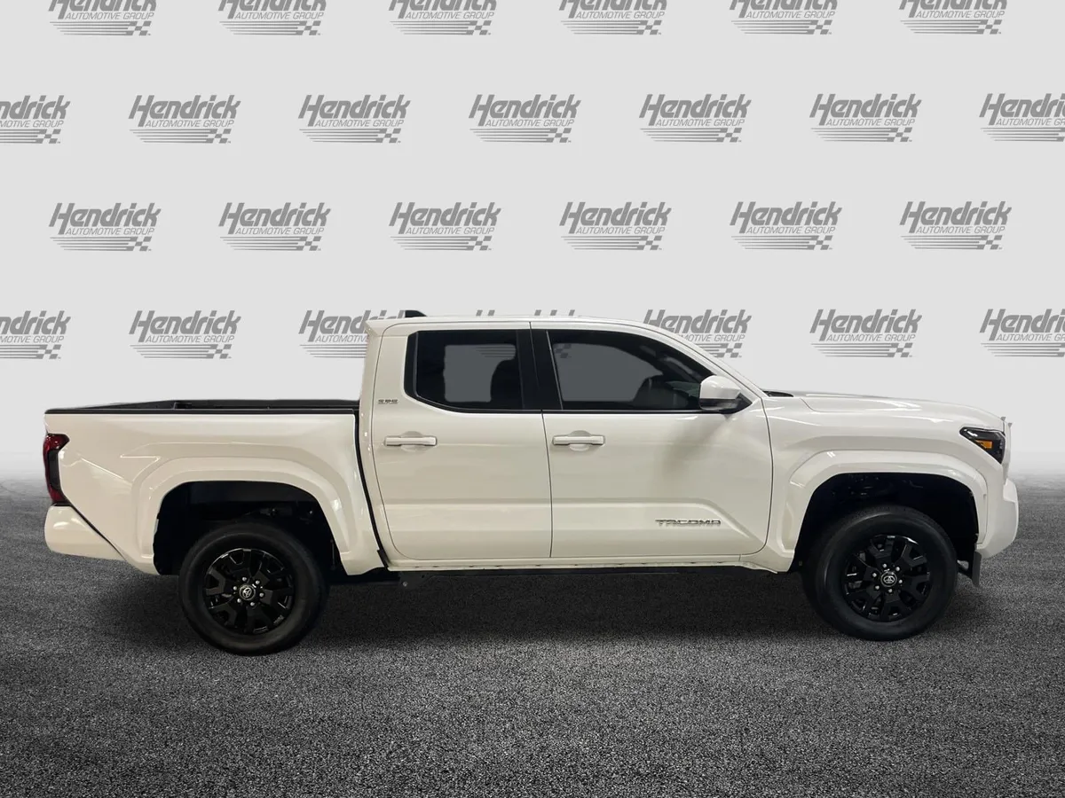 2025 Toyota Tacoma SR5 thumbnail 11
