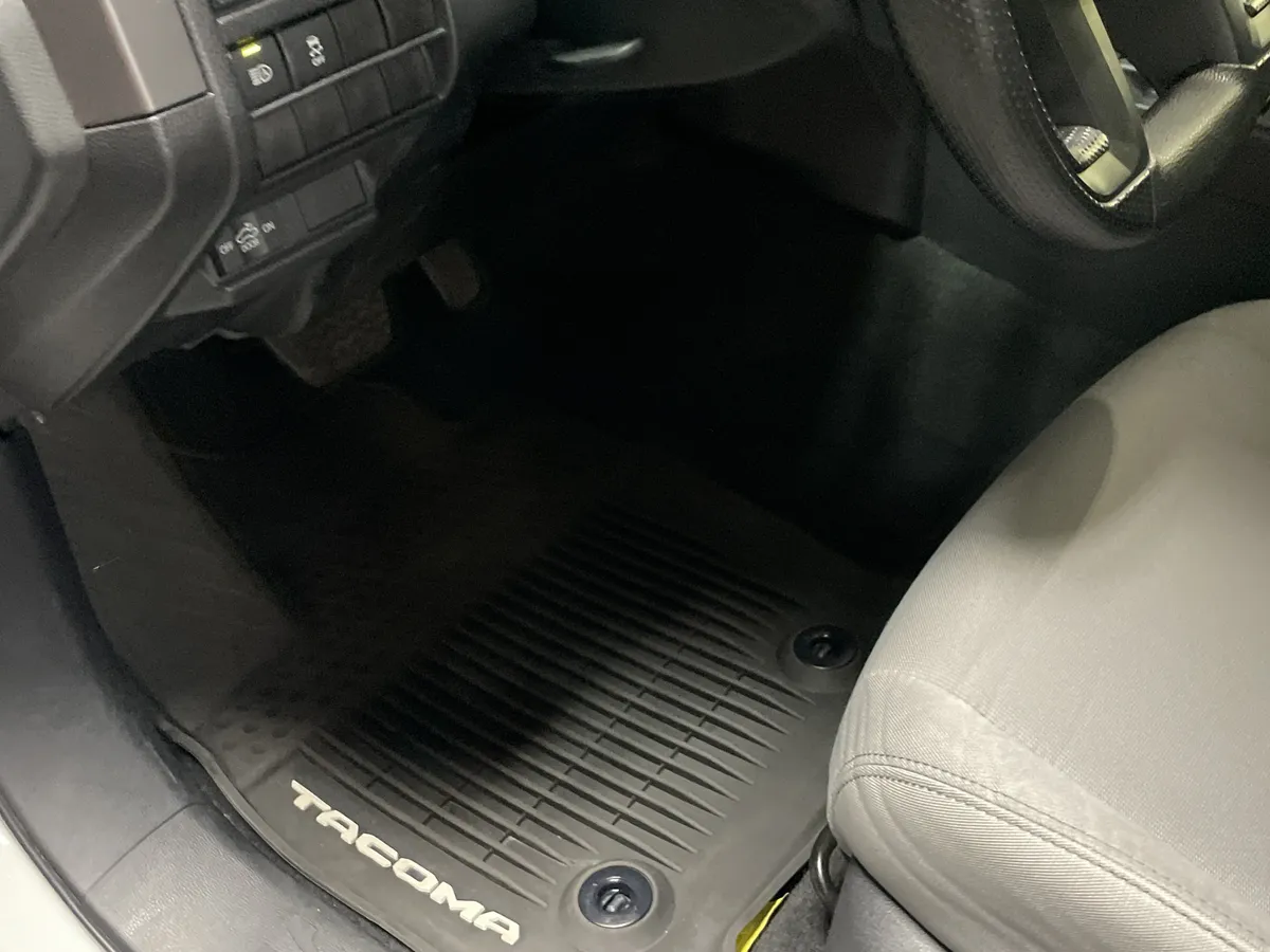 2025 Toyota Tacoma SR5 thumbnail 17