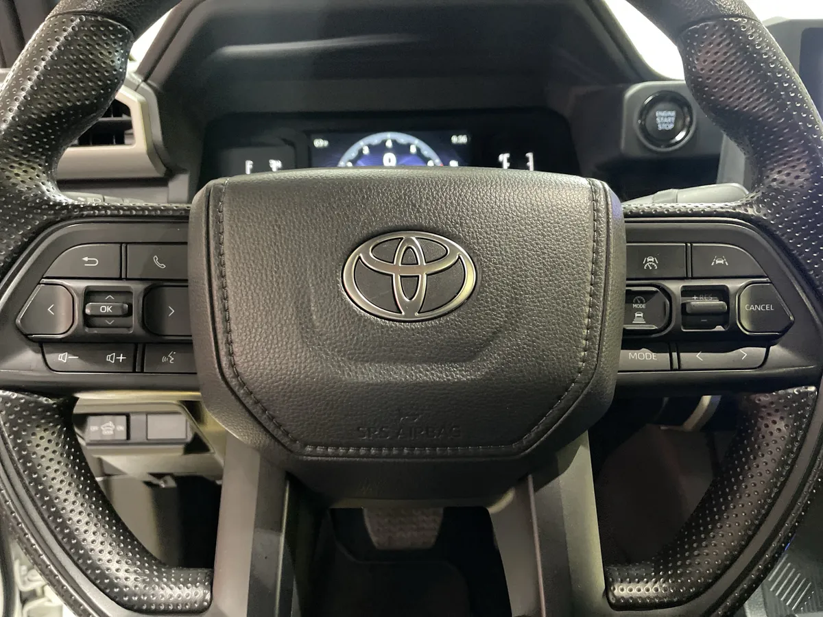 2025 Toyota Tacoma SR5 thumbnail 18