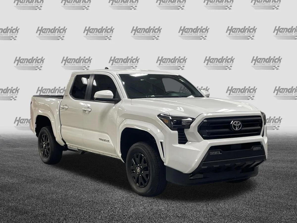 2025 Toyota Tacoma SR5 thumbnail 2