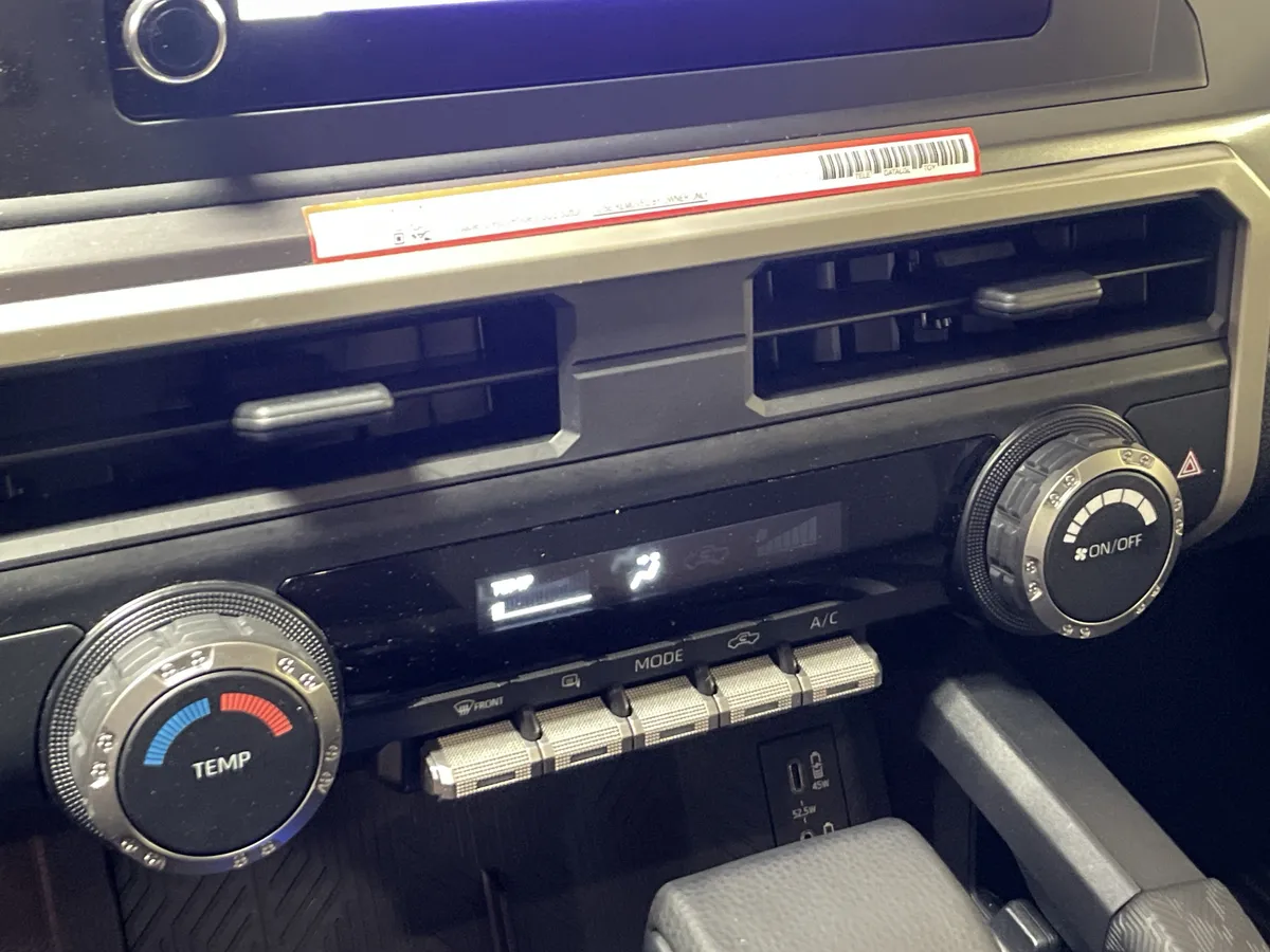 2025 Toyota Tacoma SR5 thumbnail 24