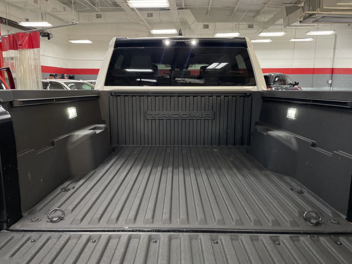 2025 Toyota Tacoma SR5 thumbnail 34