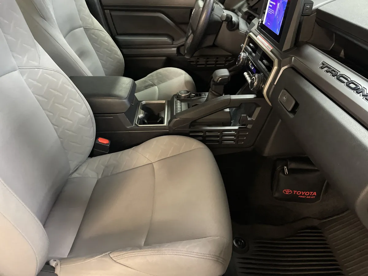 2025 Toyota Tacoma SR5 thumbnail 35