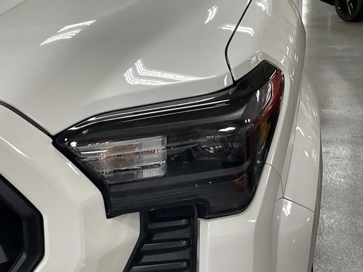 2025 Toyota Tacoma SR5 thumbnail 6