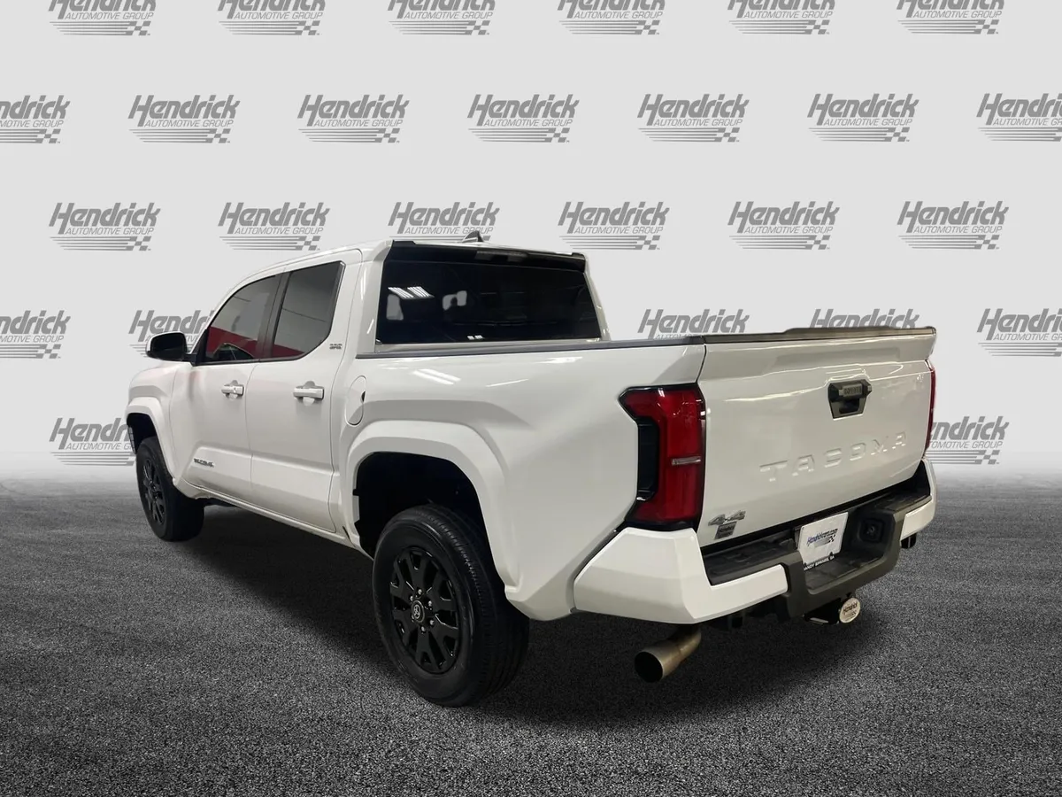 2025 Toyota Tacoma SR5 thumbnail 8