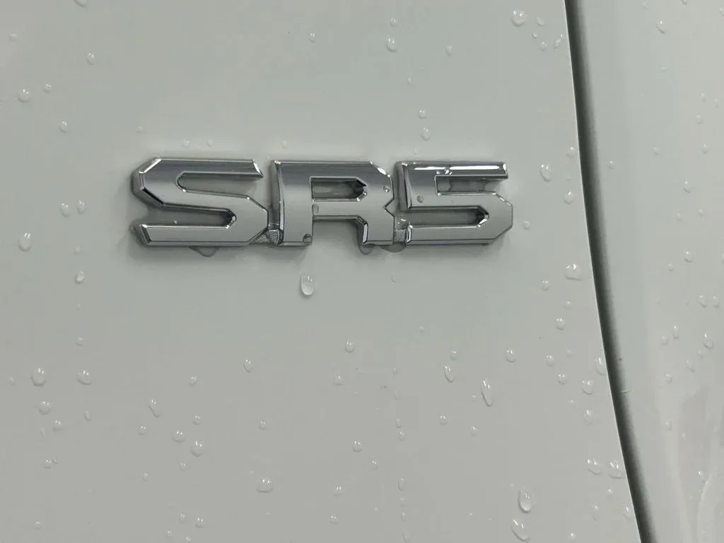 2025 Toyota Tacoma SR5 thumbnail 10