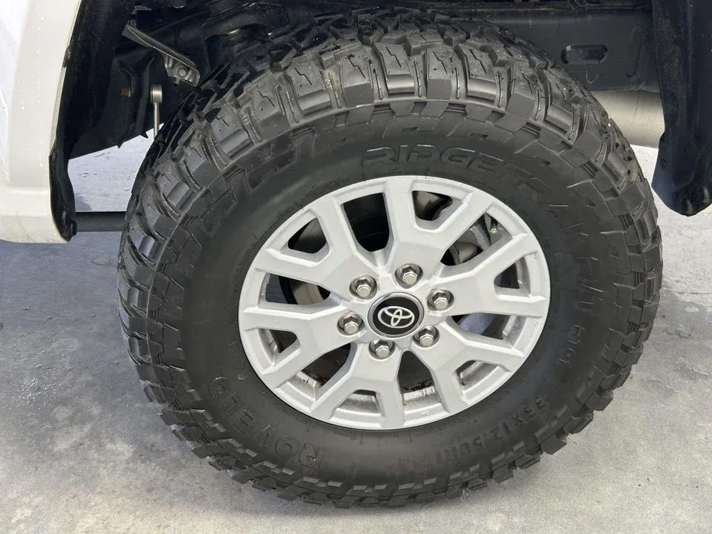 2025 Toyota Tacoma SR5 thumbnail 11
