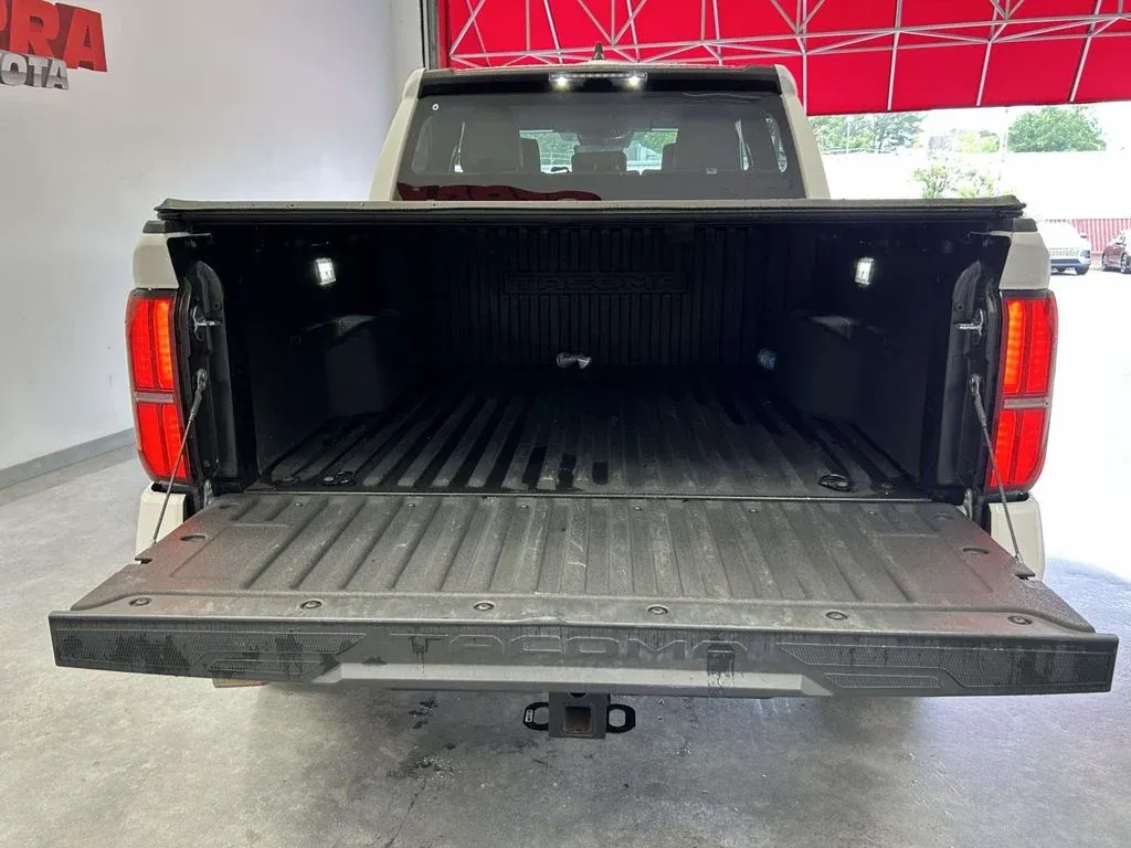 2025 Toyota Tacoma SR5 thumbnail 15
