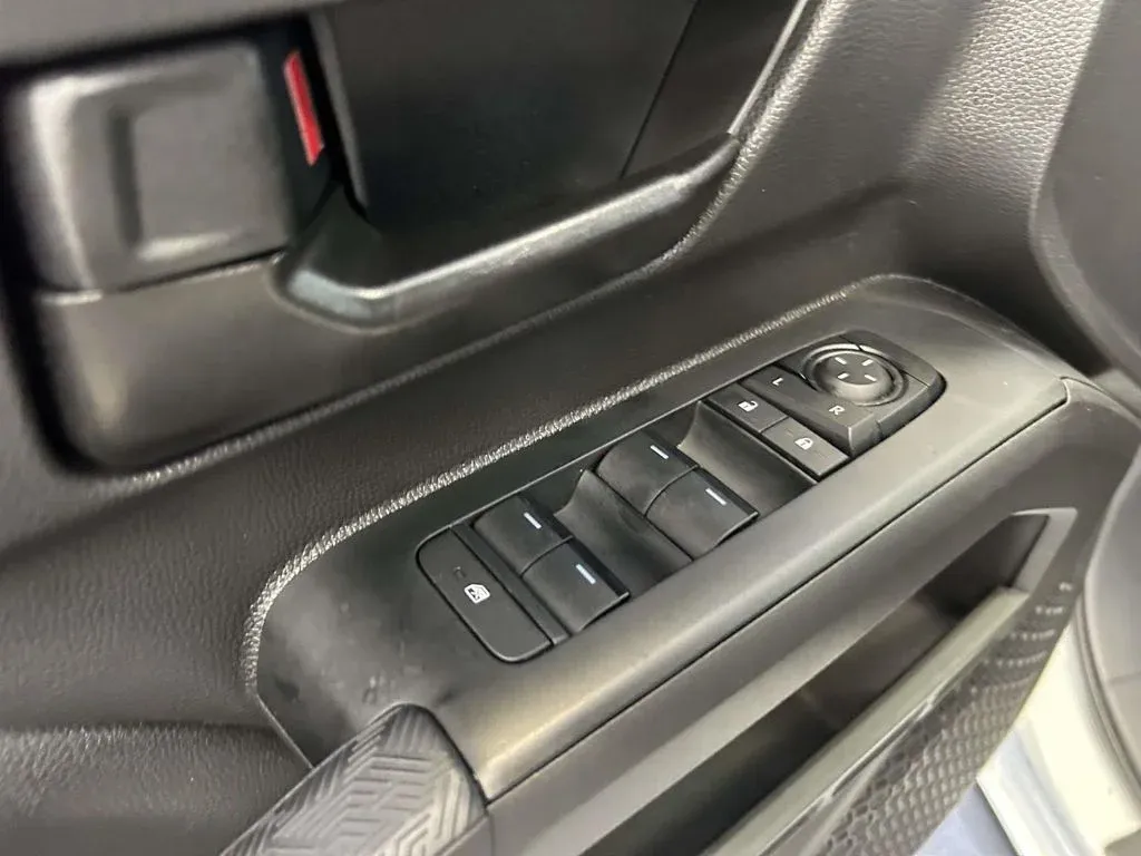 2025 Toyota Tacoma SR5 thumbnail 20