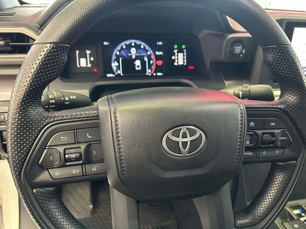 2025 Toyota Tacoma SR5 thumbnail 21