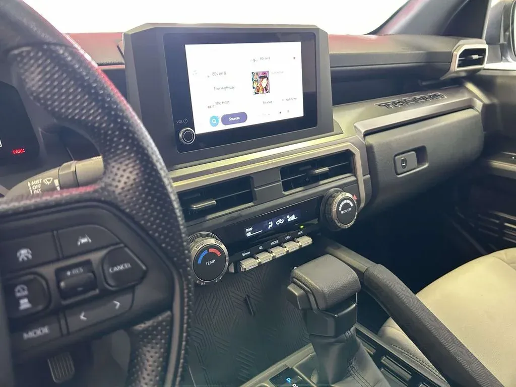 2025 Toyota Tacoma SR5 thumbnail 23