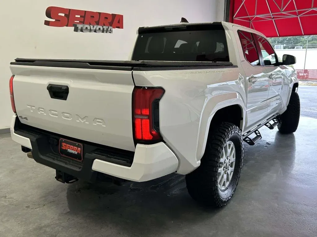 2025 Toyota Tacoma SR5 thumbnail 3