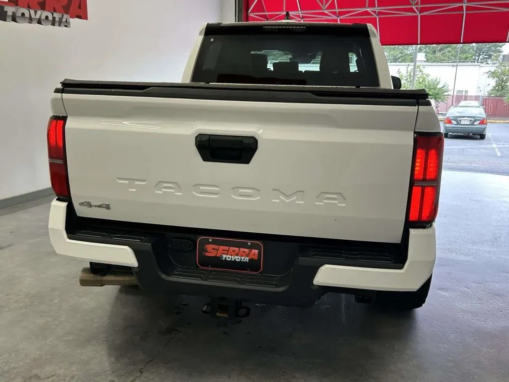2025 Toyota Tacoma SR5 thumbnail 4