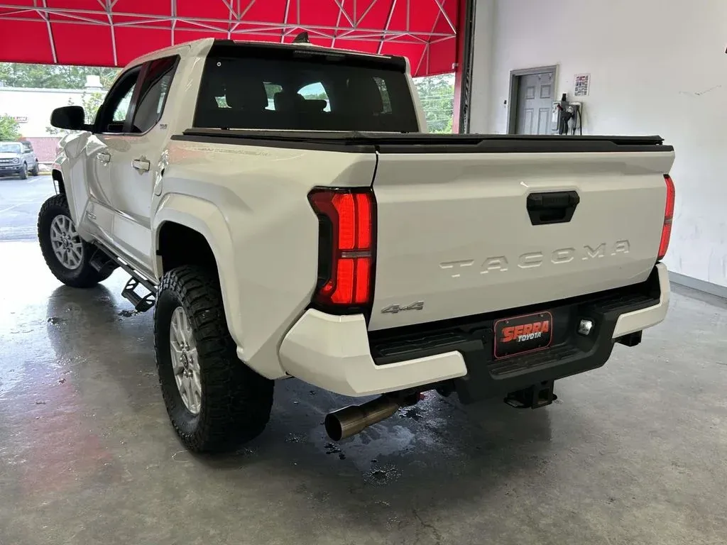 2025 Toyota Tacoma SR5 thumbnail 5