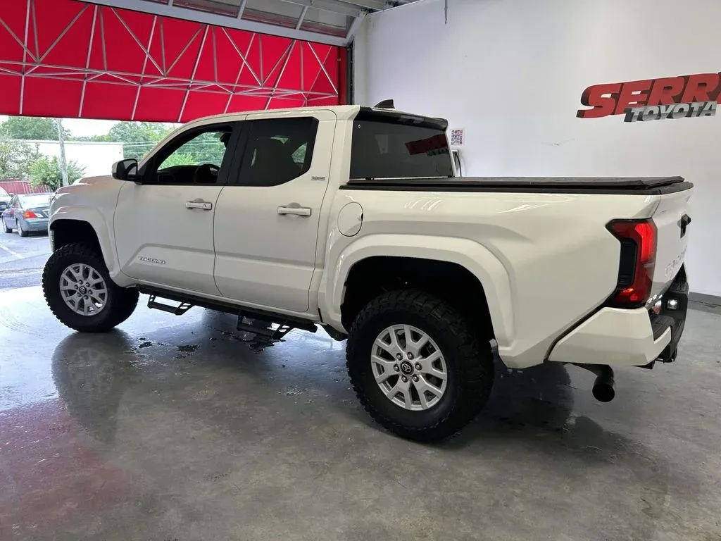 2025 Toyota Tacoma SR5 thumbnail 6