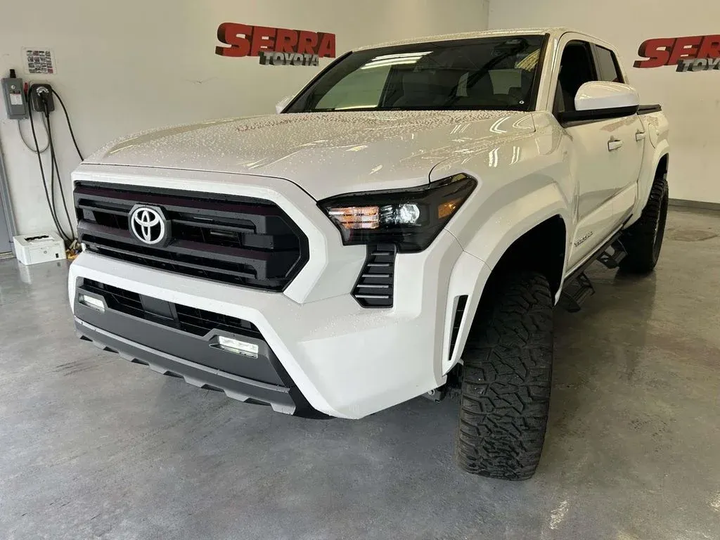 2025 Toyota Tacoma SR5 thumbnail 7