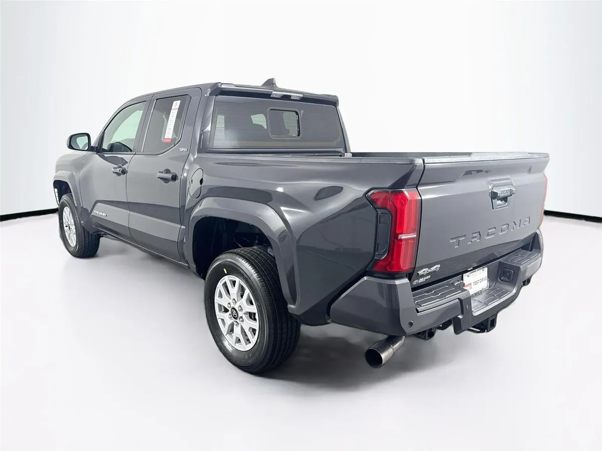 2025 Toyota Tacoma SR5 thumbnail 13