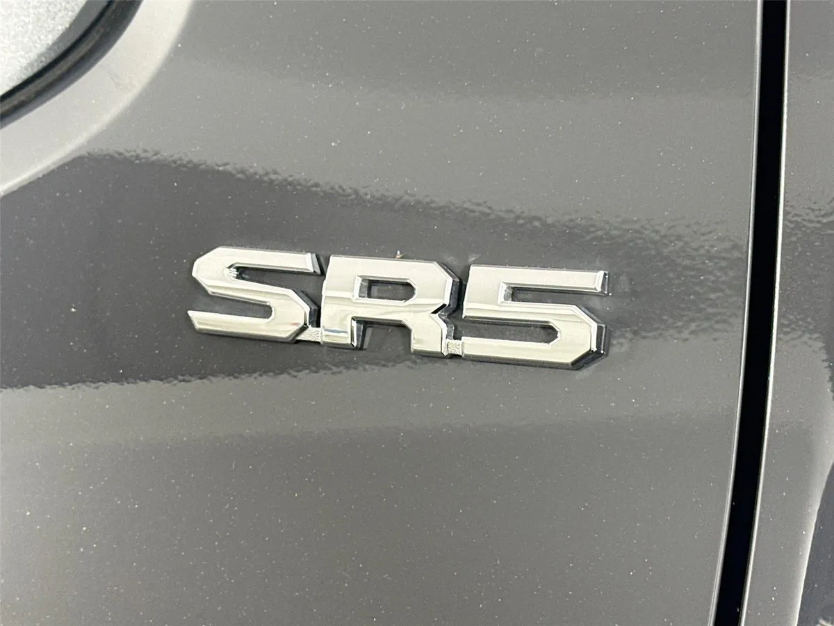 2025 Toyota Tacoma SR5 thumbnail 15