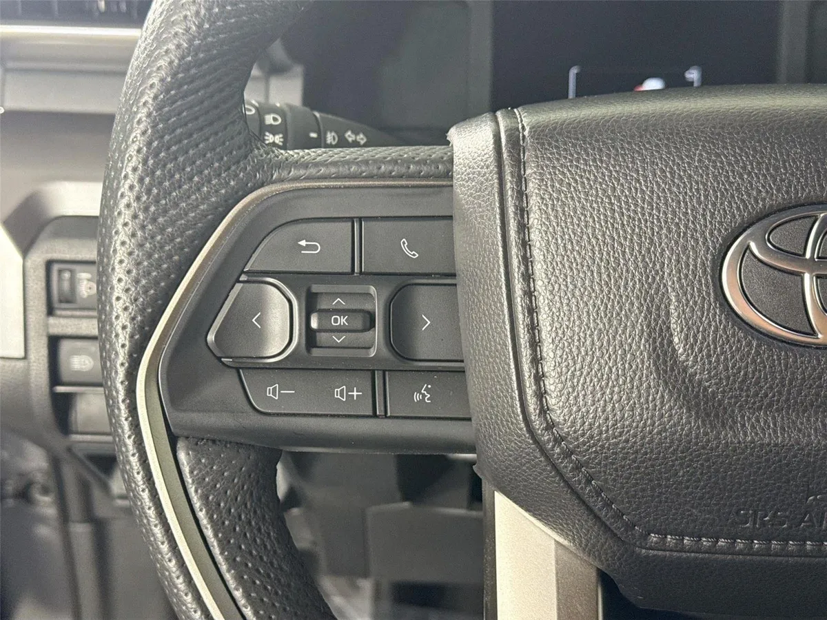 2025 Toyota Tacoma SR5 thumbnail 18